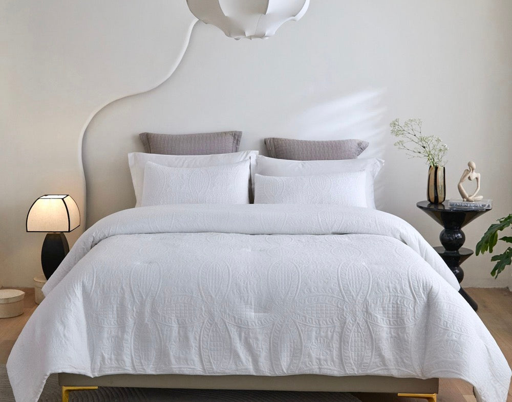 White Minimalist Fashion Quilt and Pillowcase 3-Piece Bedding Set - Calm Cloud Bedding