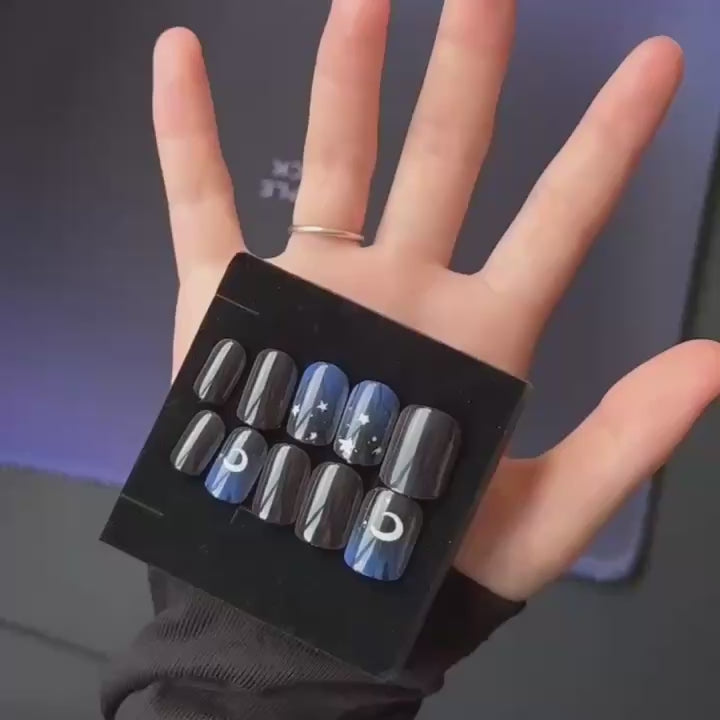 Black Cat and Moon Press-On Nails – Midnight Square, 24pcs · wear test
